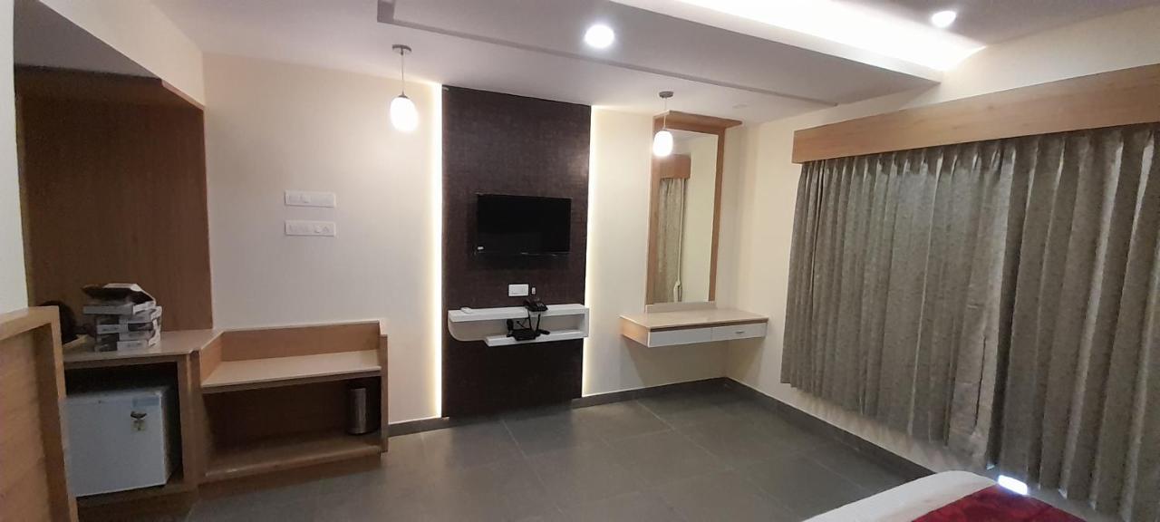 Hotel Golden Sand Velankanni Exterior photo